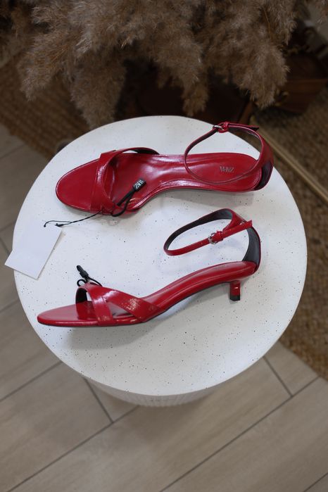 босоніжки шкіряні Zara, 38