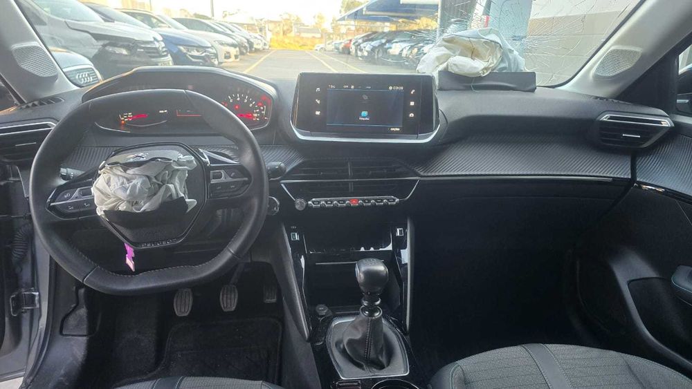 Peugeot 208 1.2 PureTech Allure  -  Salvado