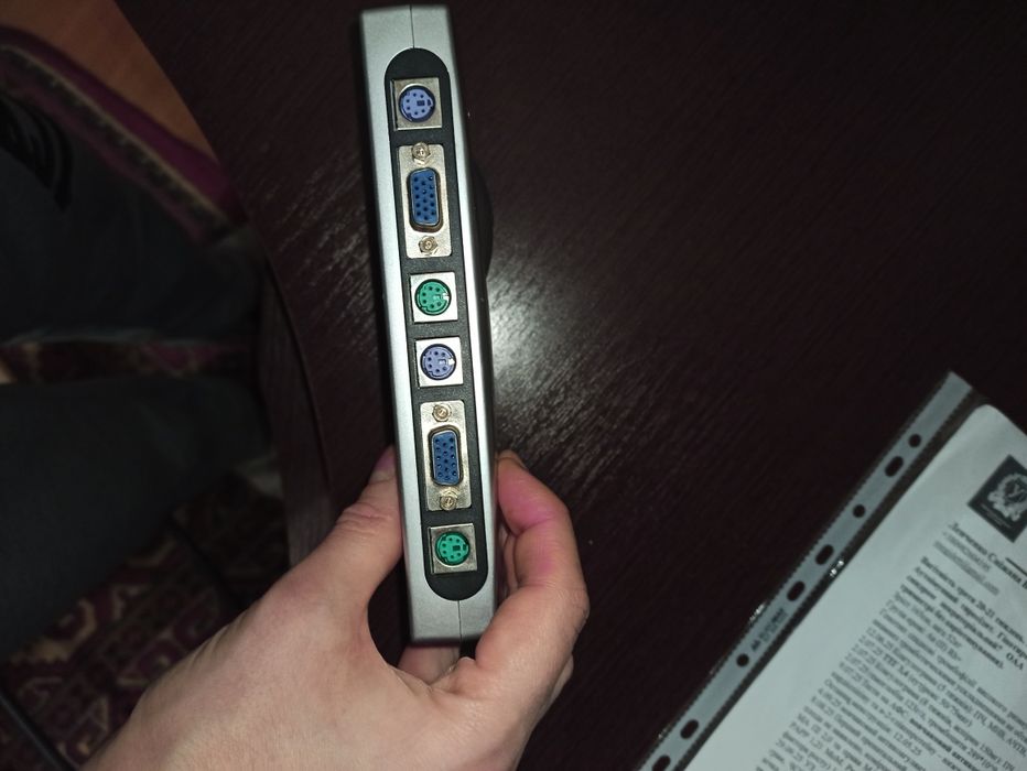 Продам Surecom KVM-переключатель 4-port