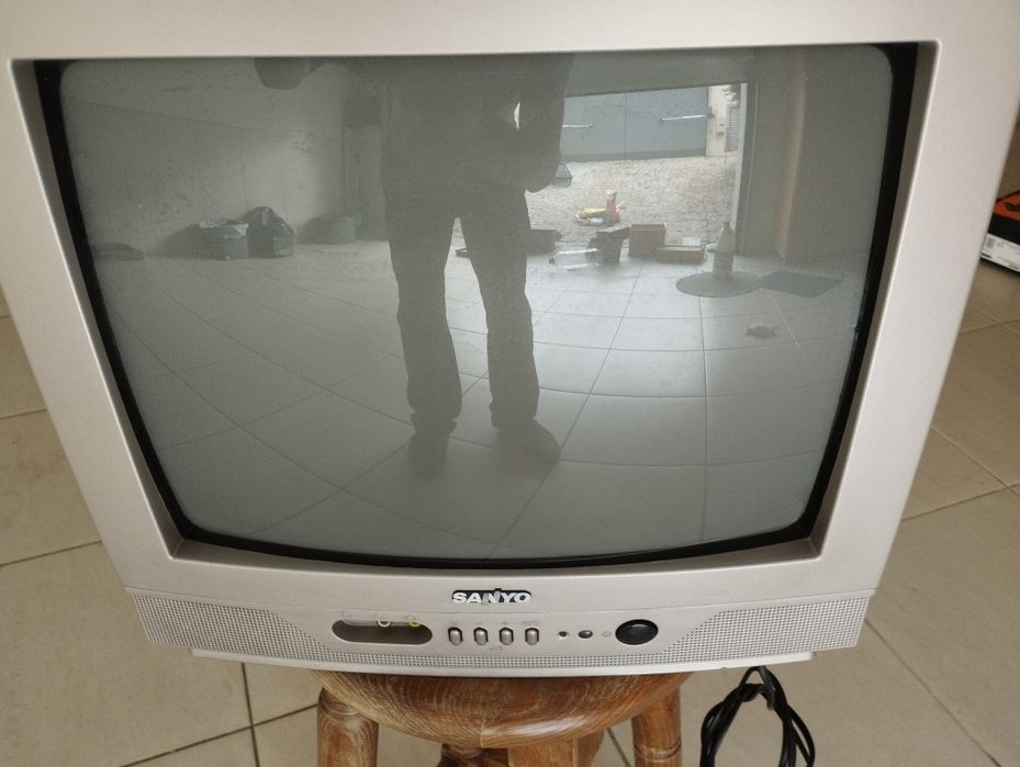 Color TV in good condition64171283507843120