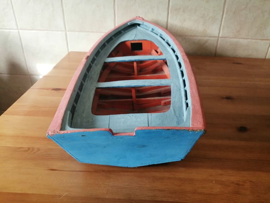 Aiola de madeira artesanal