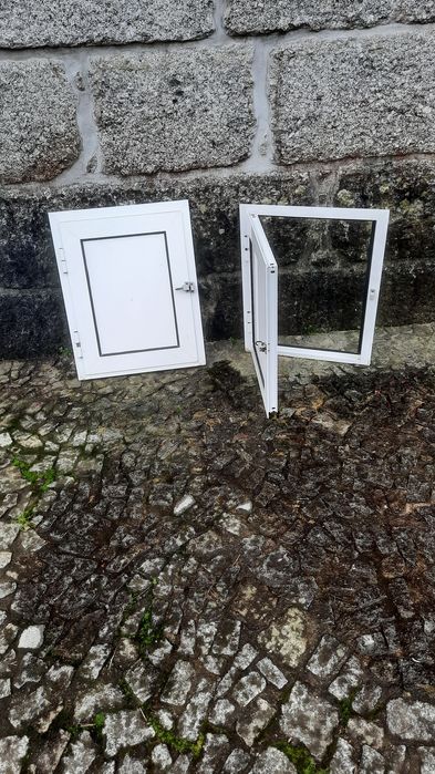 Portas/janelas em bom estado.