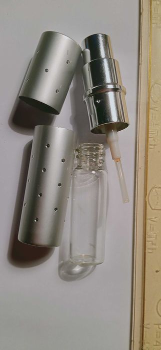 Perfumetka w kształcie pomadki