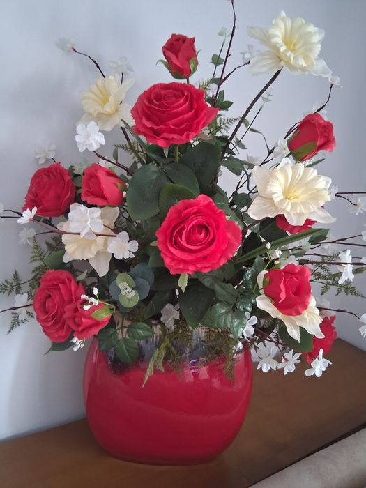Arranjo de flores artificiais