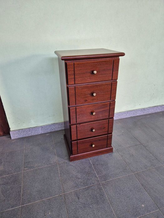 Móvel gaveteiro alto