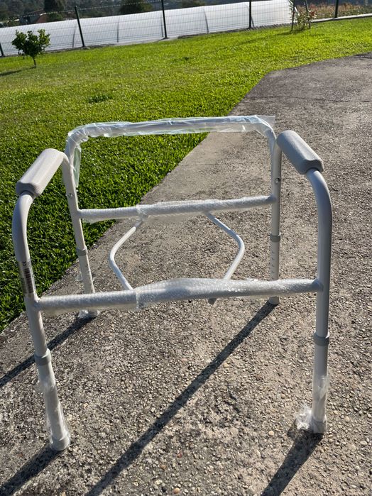 Cadeira sanitária Ajustável  3 em 1