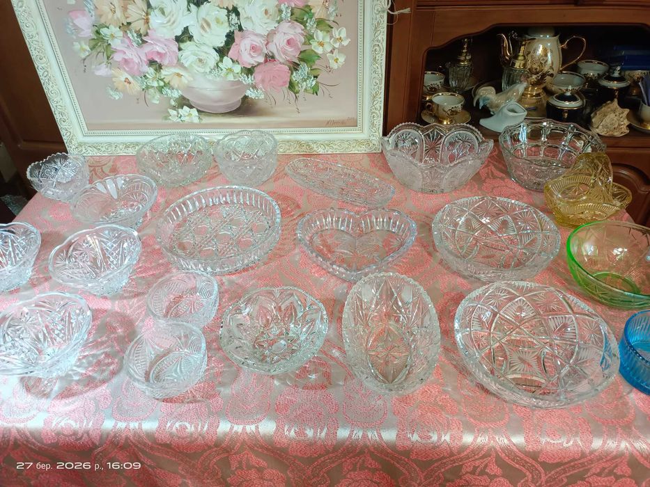 Розпродаж кришталю . Цукерниці, салатники .