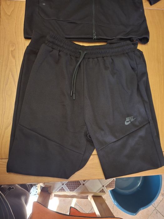 Nike Tech Fleece Preta