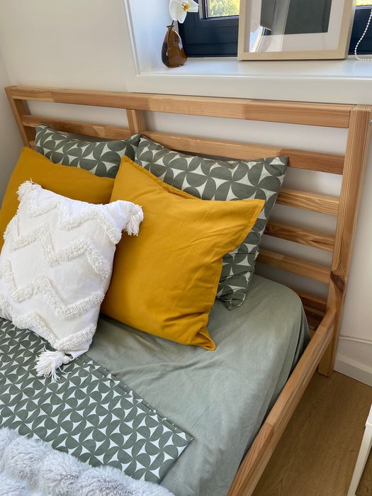 Cama IKEA 140 cm quase novo