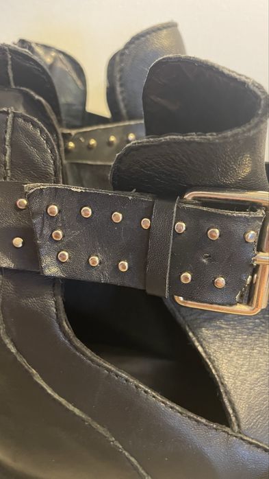 Botins pretos stradivarius