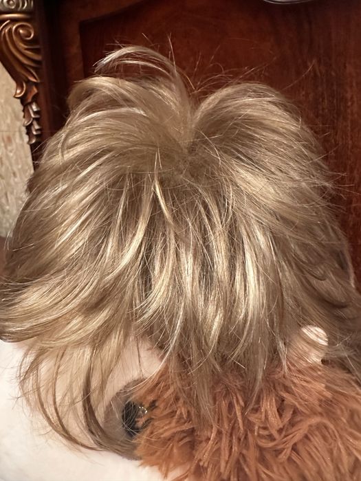 Парик коротки та хвіст