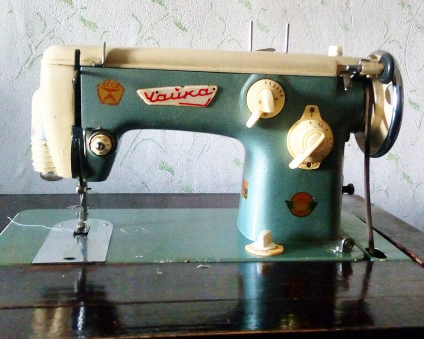 Швейна машинка Чайка ножна
