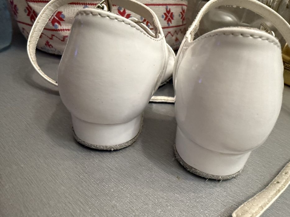 Бальні туфлі для маленької ніжки