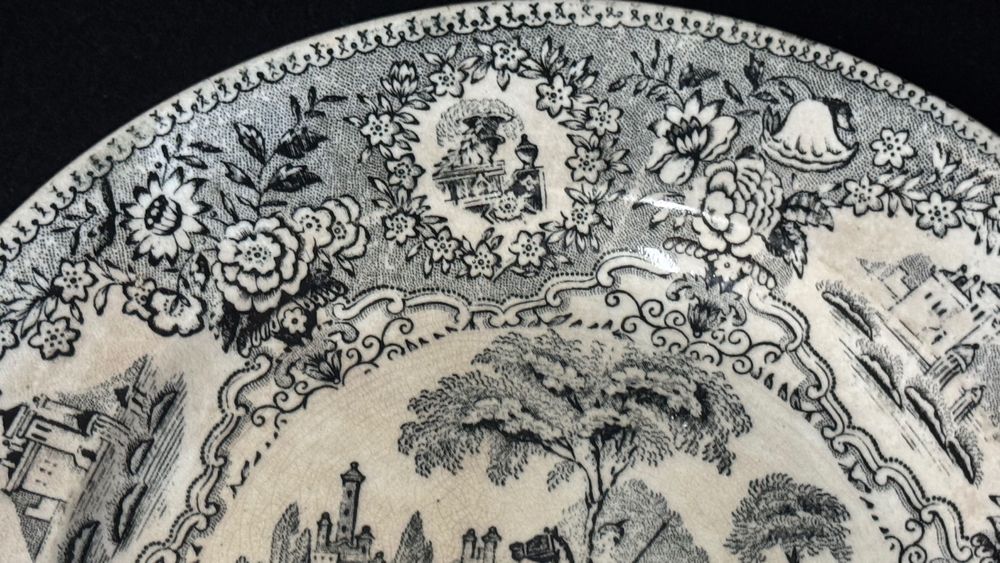 Prato Real Fábrica de Sacavém com amazona