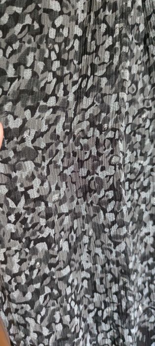 Sukienka bombka Camaieu z odkrytymi ramionami