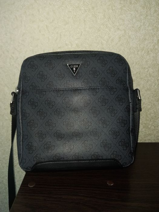 Продам сумку Guess