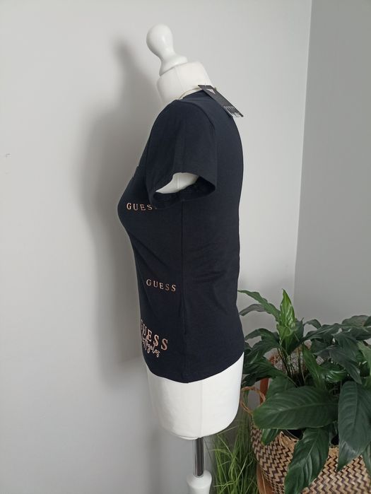 T-shirt czarny złote napisy Guess roz.XS/S