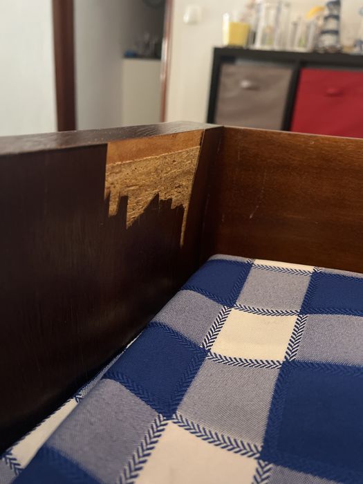 Cómoda Bombé Estilo Luís XV com Marchetaria e Tampo em Mármore