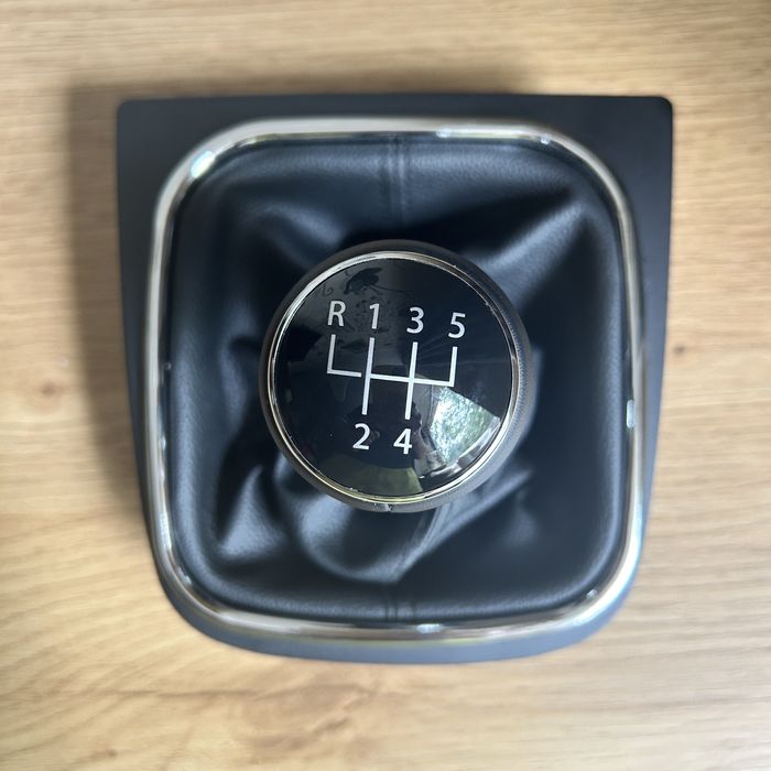 Чехол и ручка КПП (МКПП) Volkswagen Golf 5 6 / Jetta 5 6