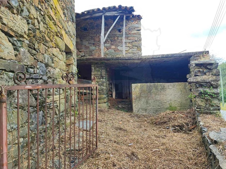 Duas casas em Pedra na Rota do Xisto