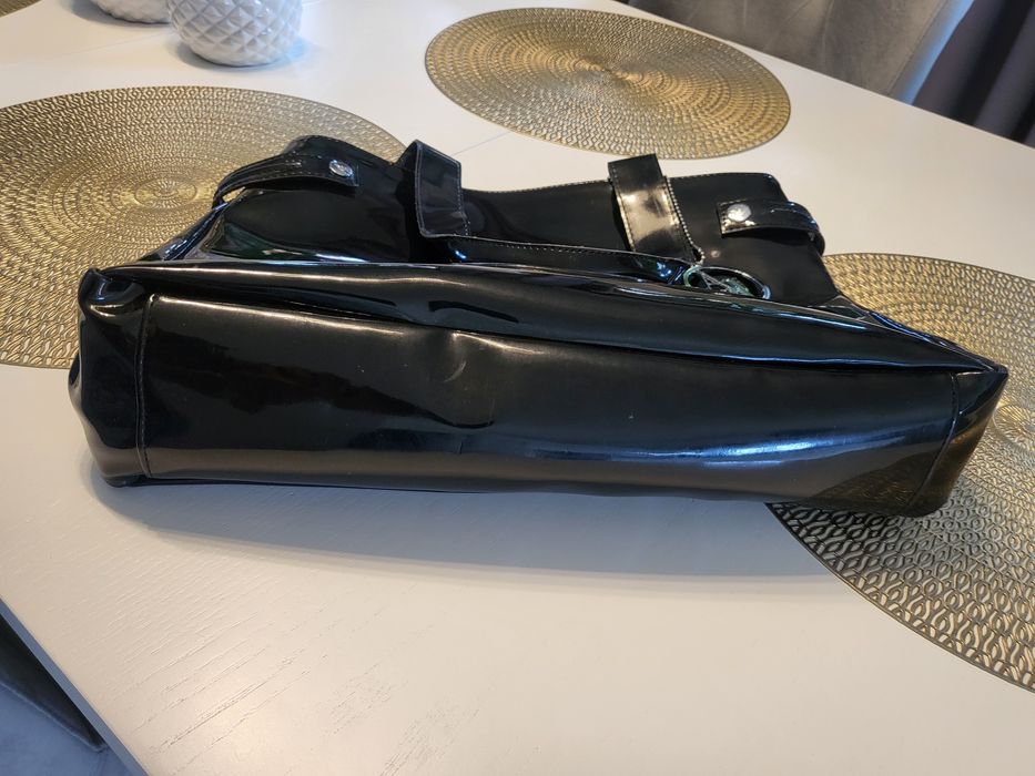 Torebka Armani lakierowana