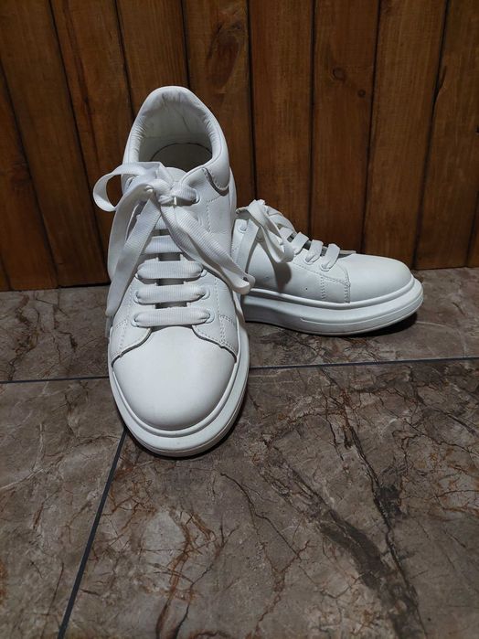 Продам демісезонні шкіряні кросівки