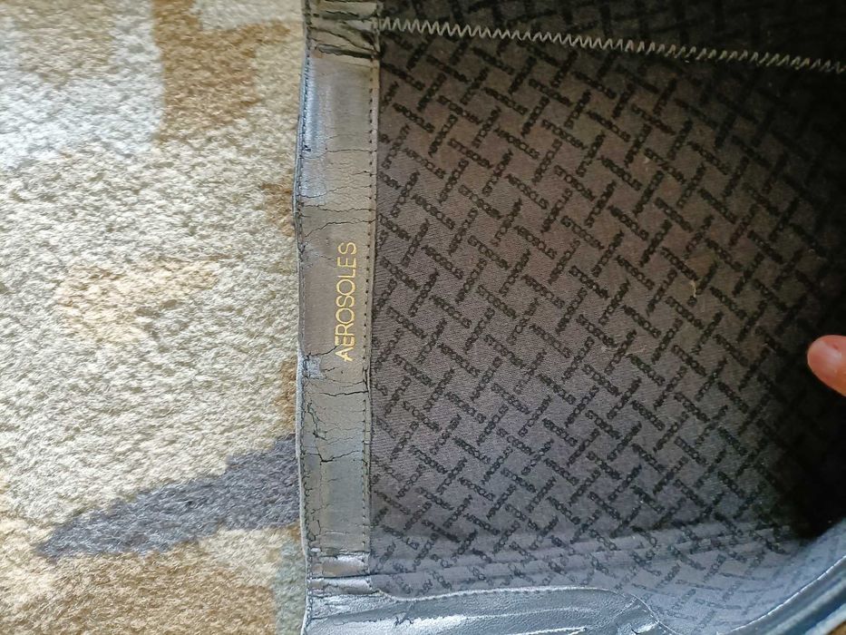 Bota preta alta número 36.