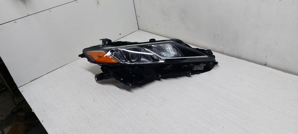Фара Toyota Camry 70 USA Америка права оптика камри правая светлая хром