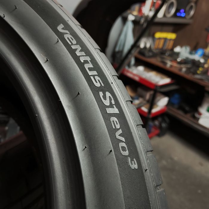 245/45/19 XL Sprzedam parę opon letnich Hankook