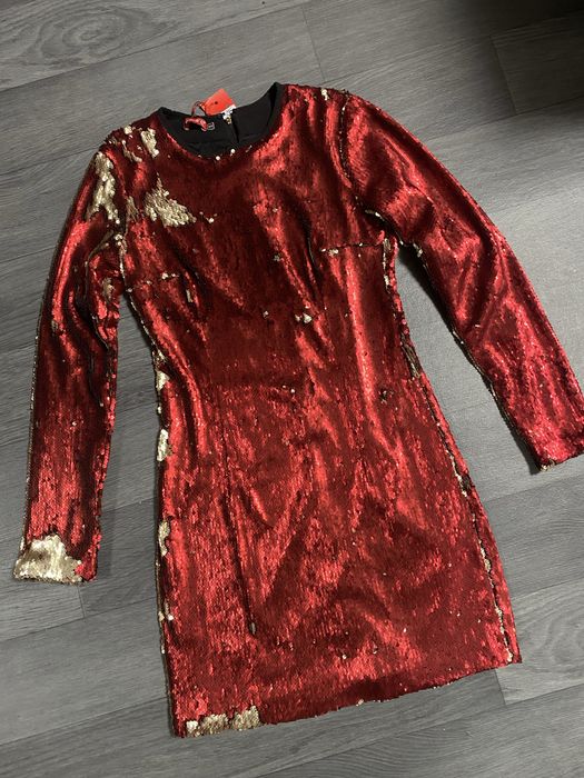Сукня червона з золотом