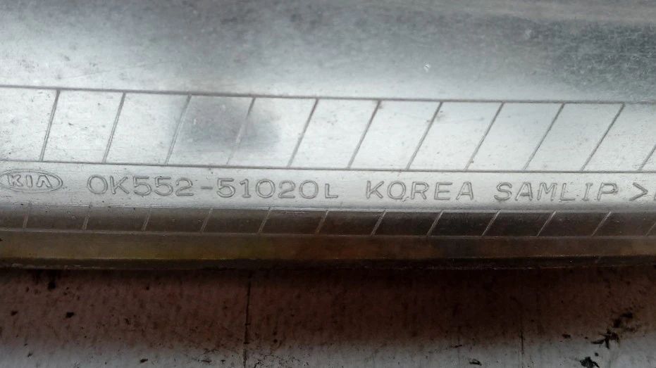 Ótica / farol esquerda KIA Carnival II (GQ)
