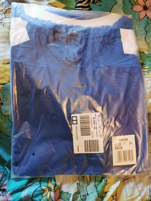 Bluzka z dekoltem wiązanym niebieska