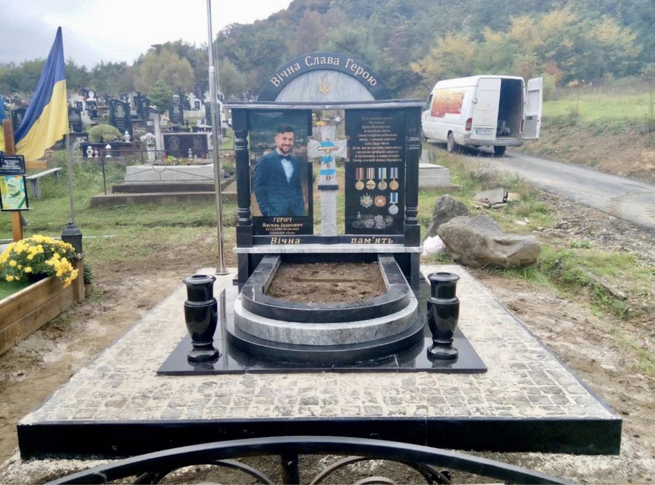 Памʼятники  для військових-звичайні памятники  .Від виробника напряму