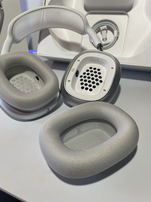 AirPods Max Brancos
