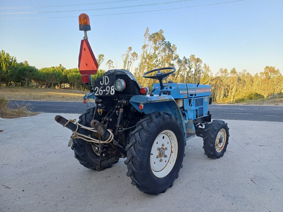 Trator hinomoto 4x4 com documentos
