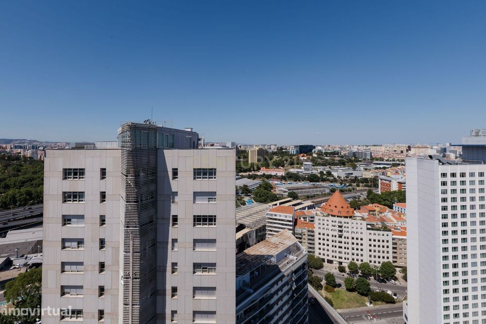 Penthouse com Vista Panorâmica sobre Lisboa e Monsanto | Campolide