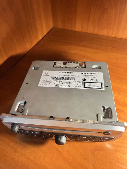 Штатний магнітофон на Renault Megane 3