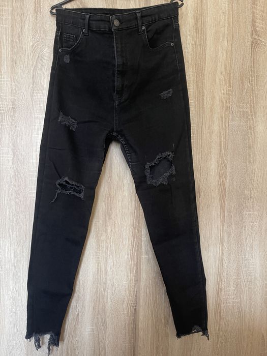 Czarne dżinsy z wysokim stanem rozmiar 40 Bershka