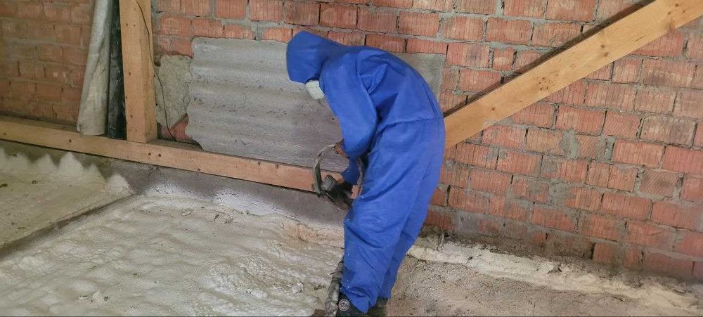 Утеплення пінополіуретаном ППУ будинку , складу Напилення піною