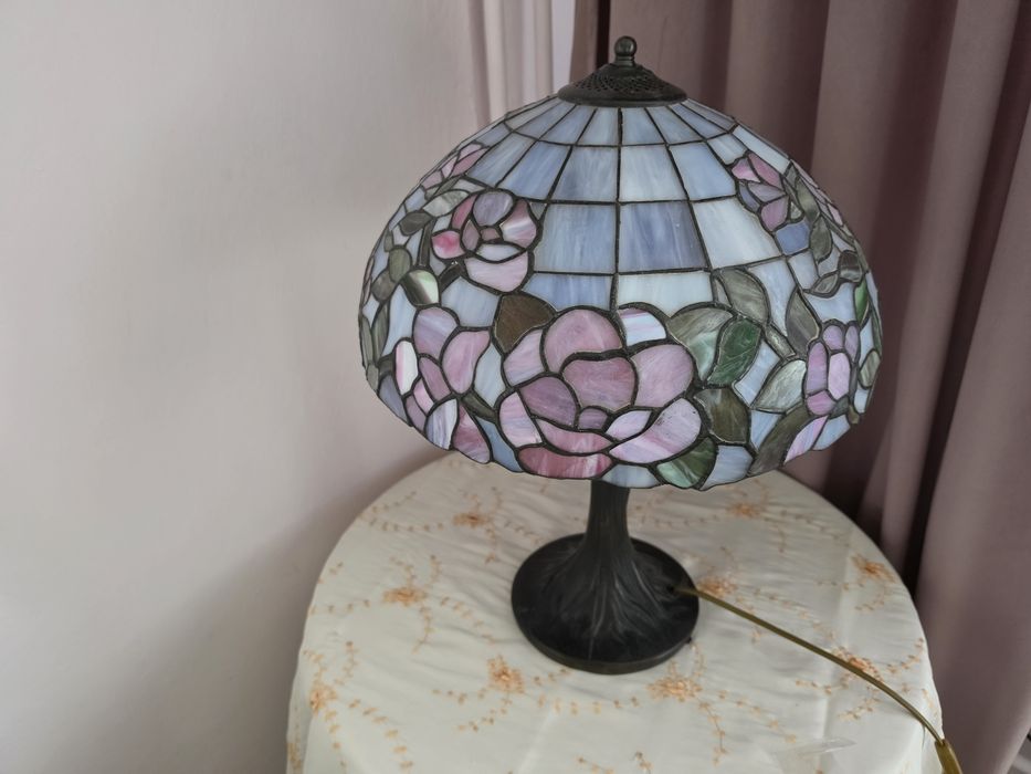 Piękna stojąca lampa.