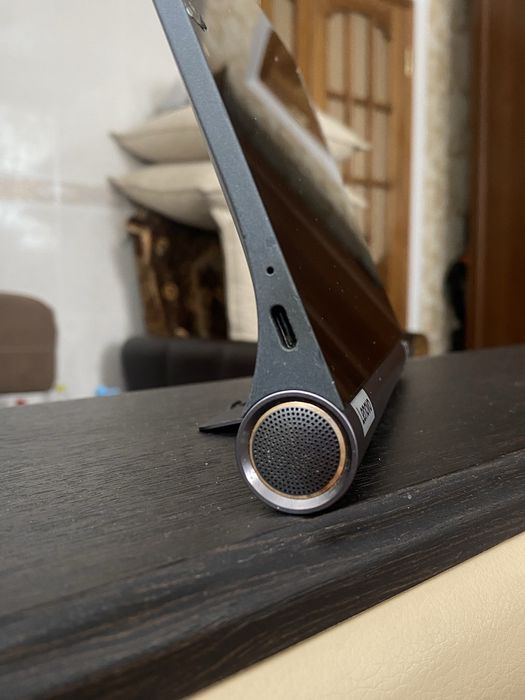 Планшет Lenovo YT-X705F