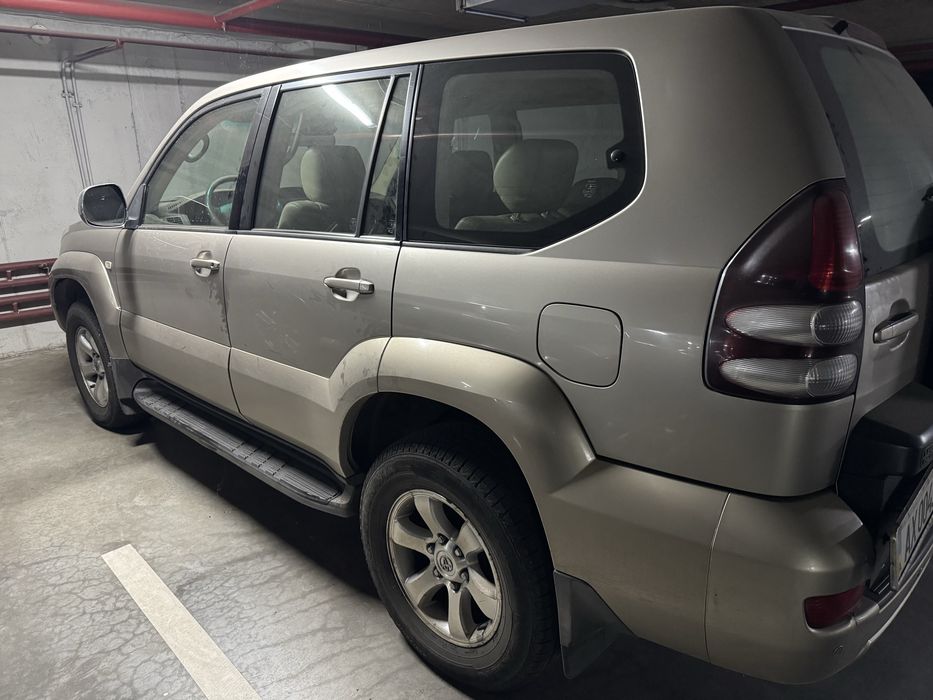 автомобиль Toyota Prado