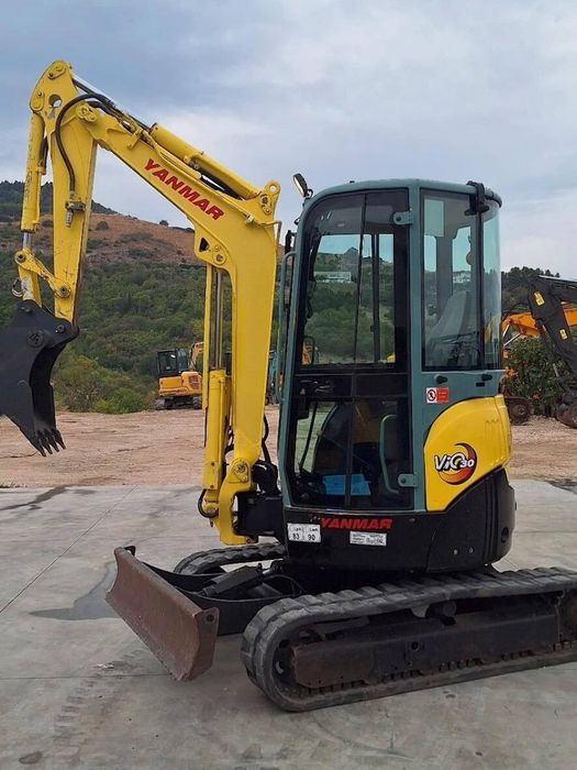 Serviço de escavadora 3 toneladas ( com manobrador)