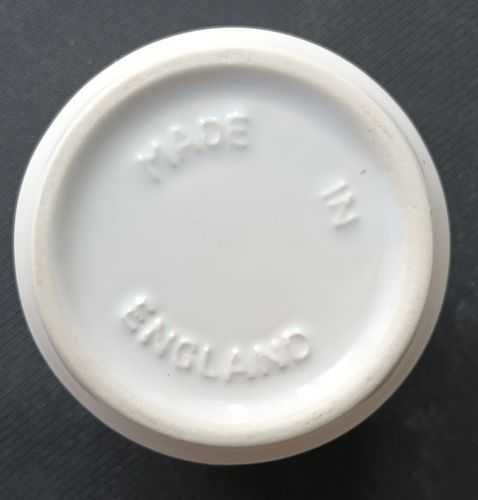 Kubek porcelanowy inny za darmo