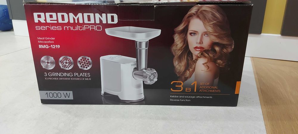 Електром'ясорубка Redmond нова