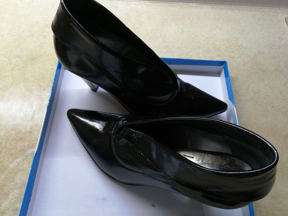 Полуботинки кожаные лакированные  37 размер