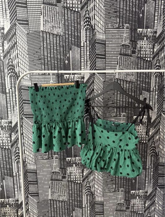 Жіночій костюм Zara зелений костюм в горох зі спідницею і топом Zara