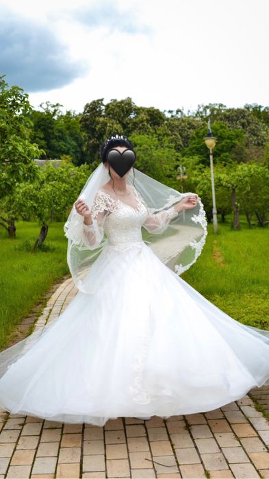 Весільна сукня + круг