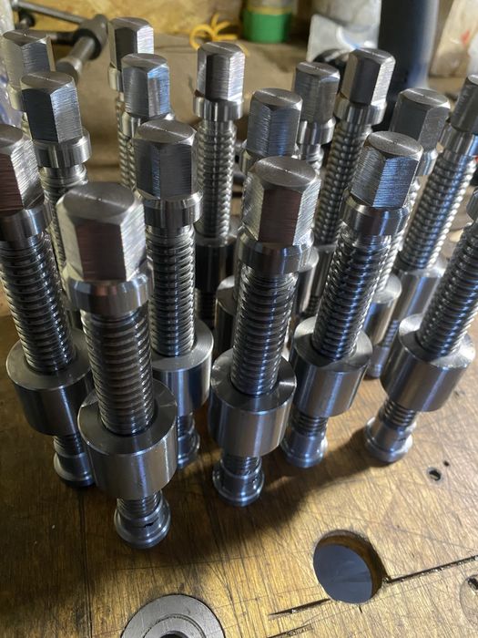 Гвинт 20 мм трапецевидний для вайм струбцин