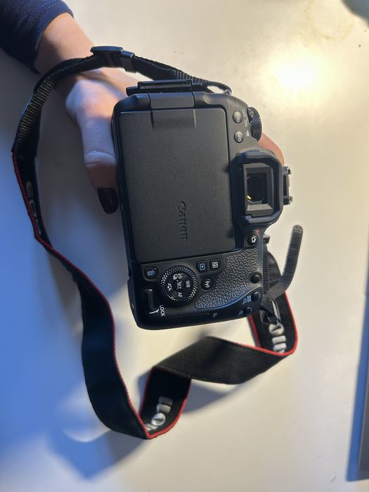 Canon EOS 77D + 18-55mm IS STM + torba Lowepro – bardzo dobry stan